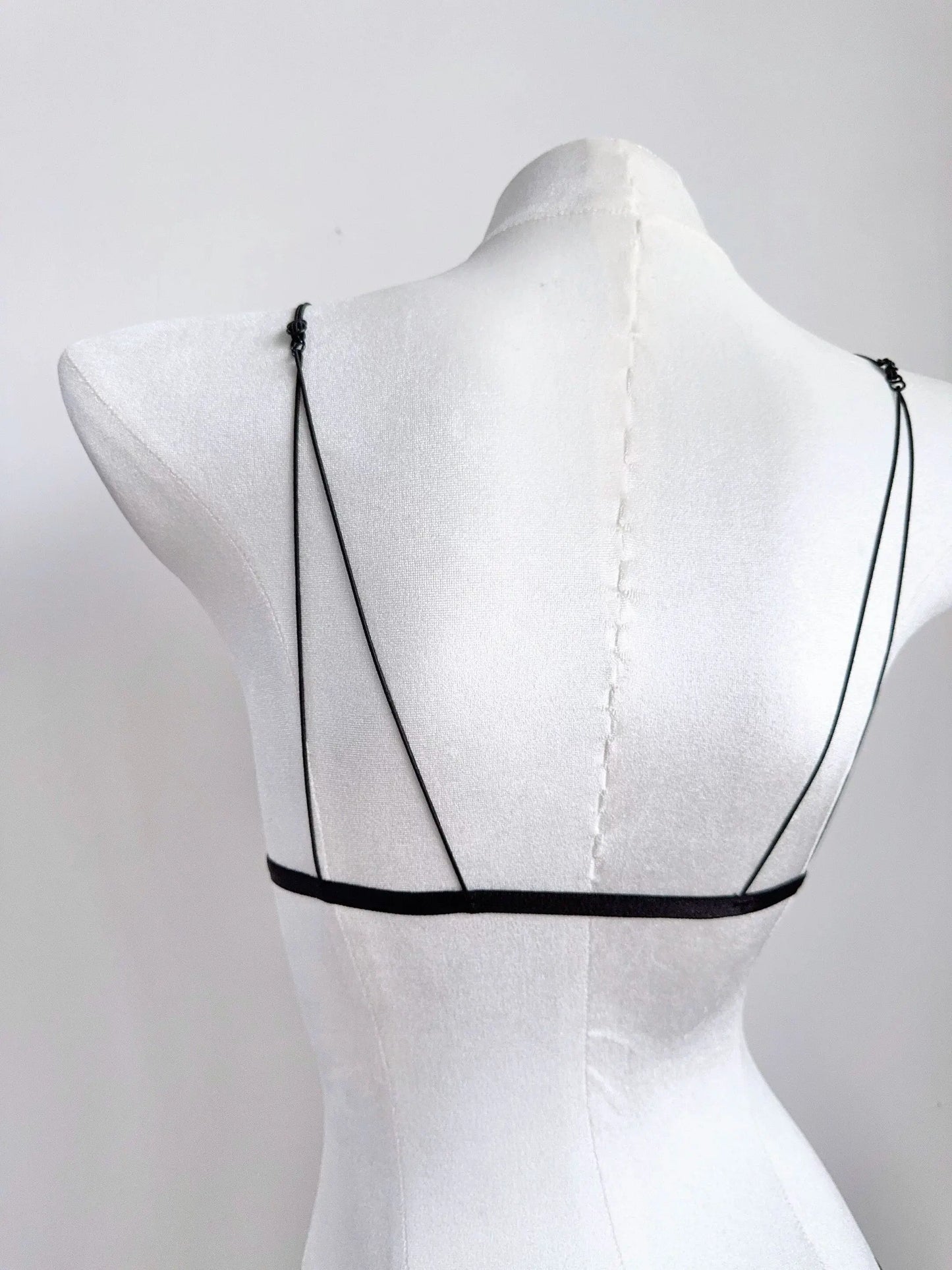 Conjunto Lingerie Mulher Fecho Frontal Renda Francesa Taça Triangular Sem Aro Alças Finas Espalda Melhorada Levemente