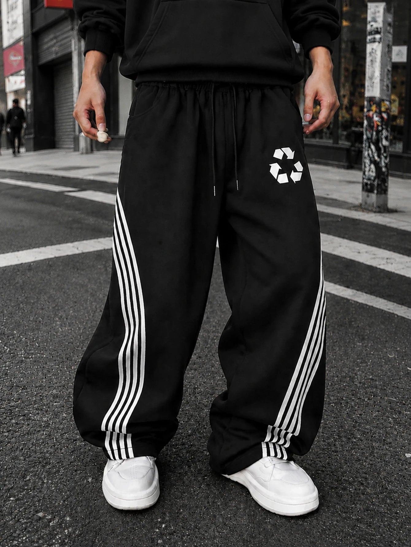 Loose Men's Slogan Graphic Drawstring Waist Sweatpants，Outdoor fashionable sports pants, personalized street men's sanitary pant