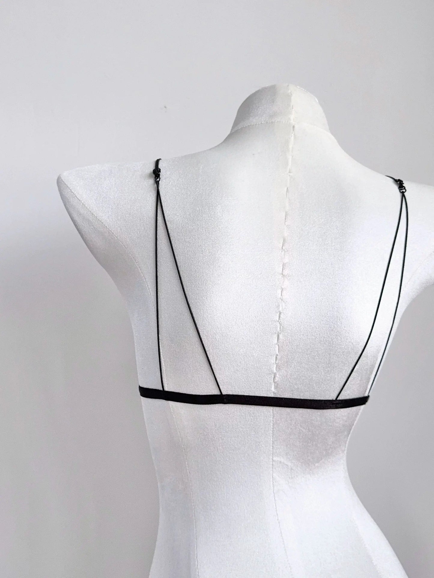 Conjunto Lingerie Mulher Fecho Frontal Renda Francesa Taça Triangular Sem Aro Alças Finas Espalda Melhorada Levemente
