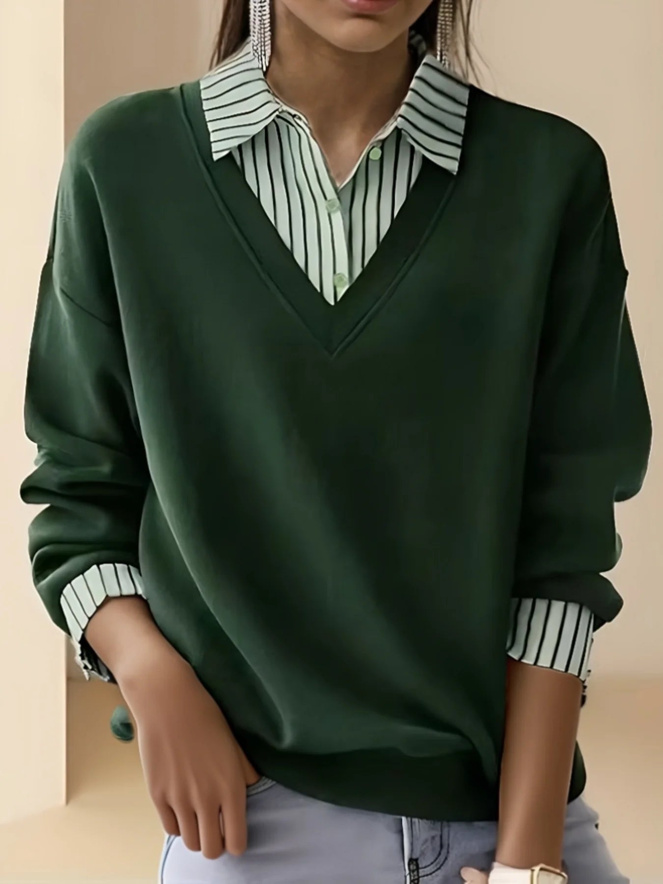 Women's solid-color long-sleeve polo shirt with color-block collar design  stylish and casual knitted top for spring and summer