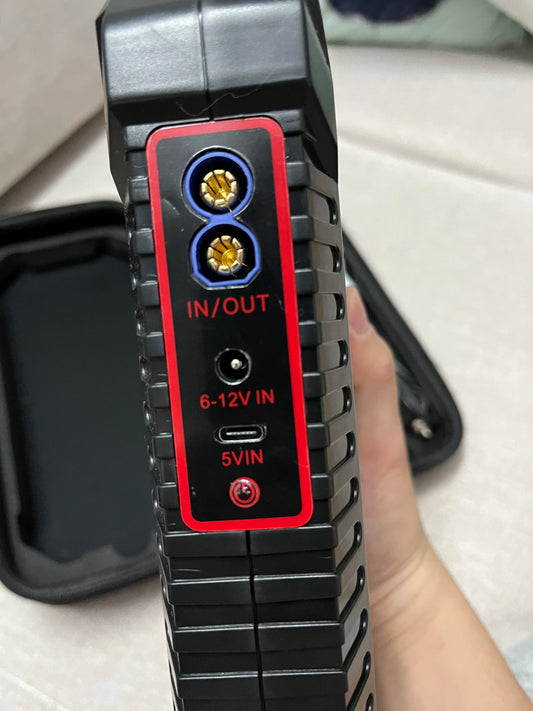 Autowit F500 upgraded version supports battery-free starting of 12v car and diesel vehicles with supercapacitor technology