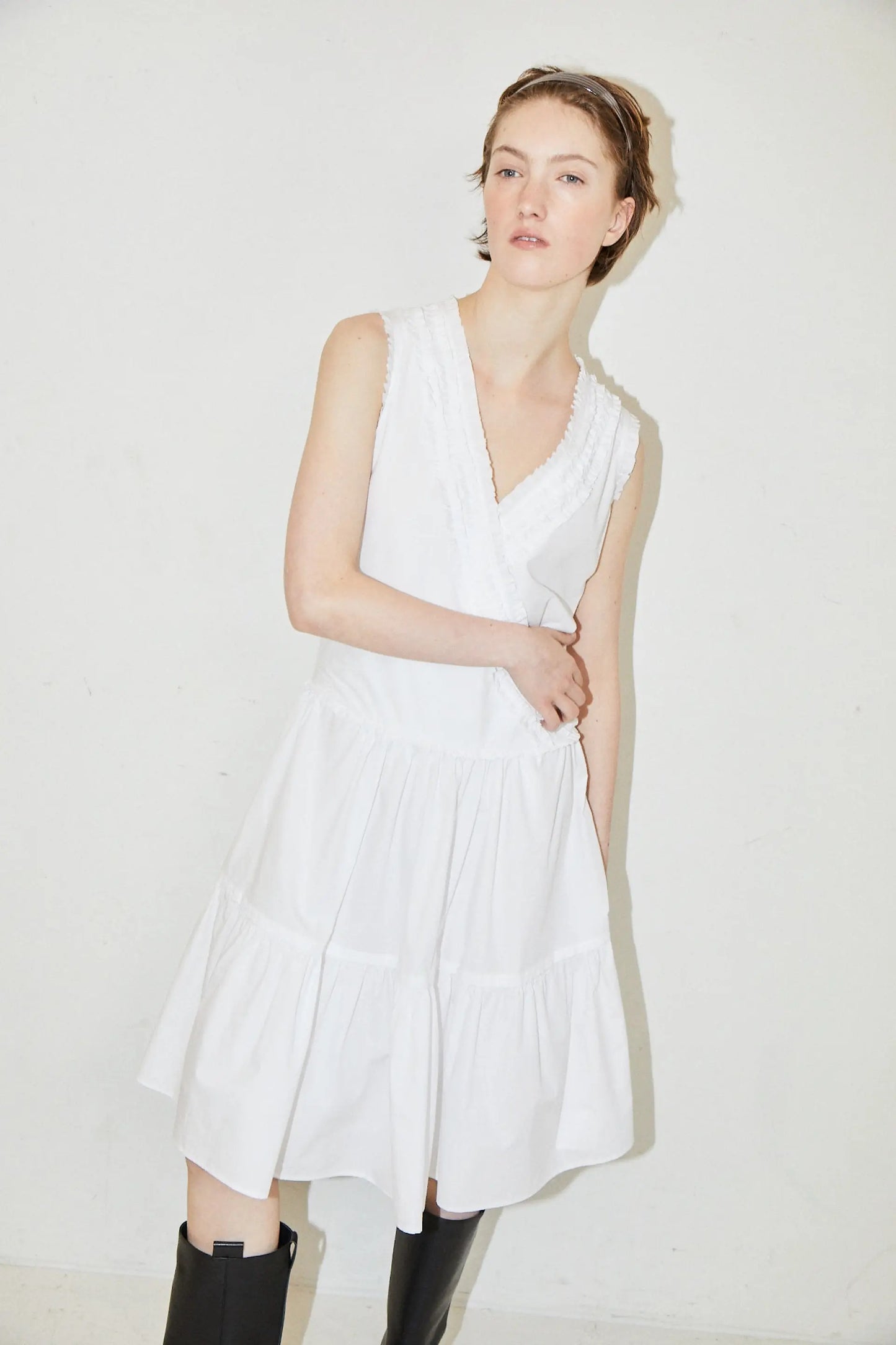 FARVEV Women's Casual Gored Skirt Dress V-neck Sleeveless Pleated Waist-cinched Midi Dress Cotton Spring Autumn Winter