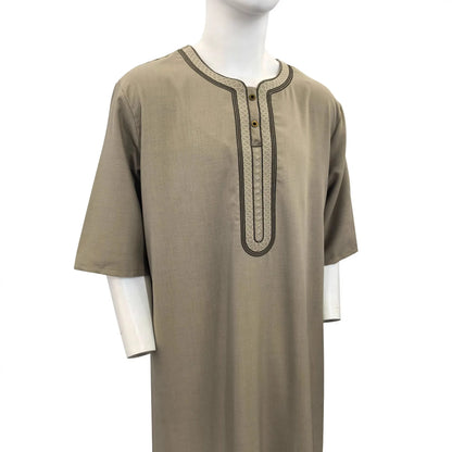2026 New Model Men's Long Robe With Embroidery And Side Pockets Muslim Long Dress Robe Abaya Ramadan Dubai Luxury Islam Elegant