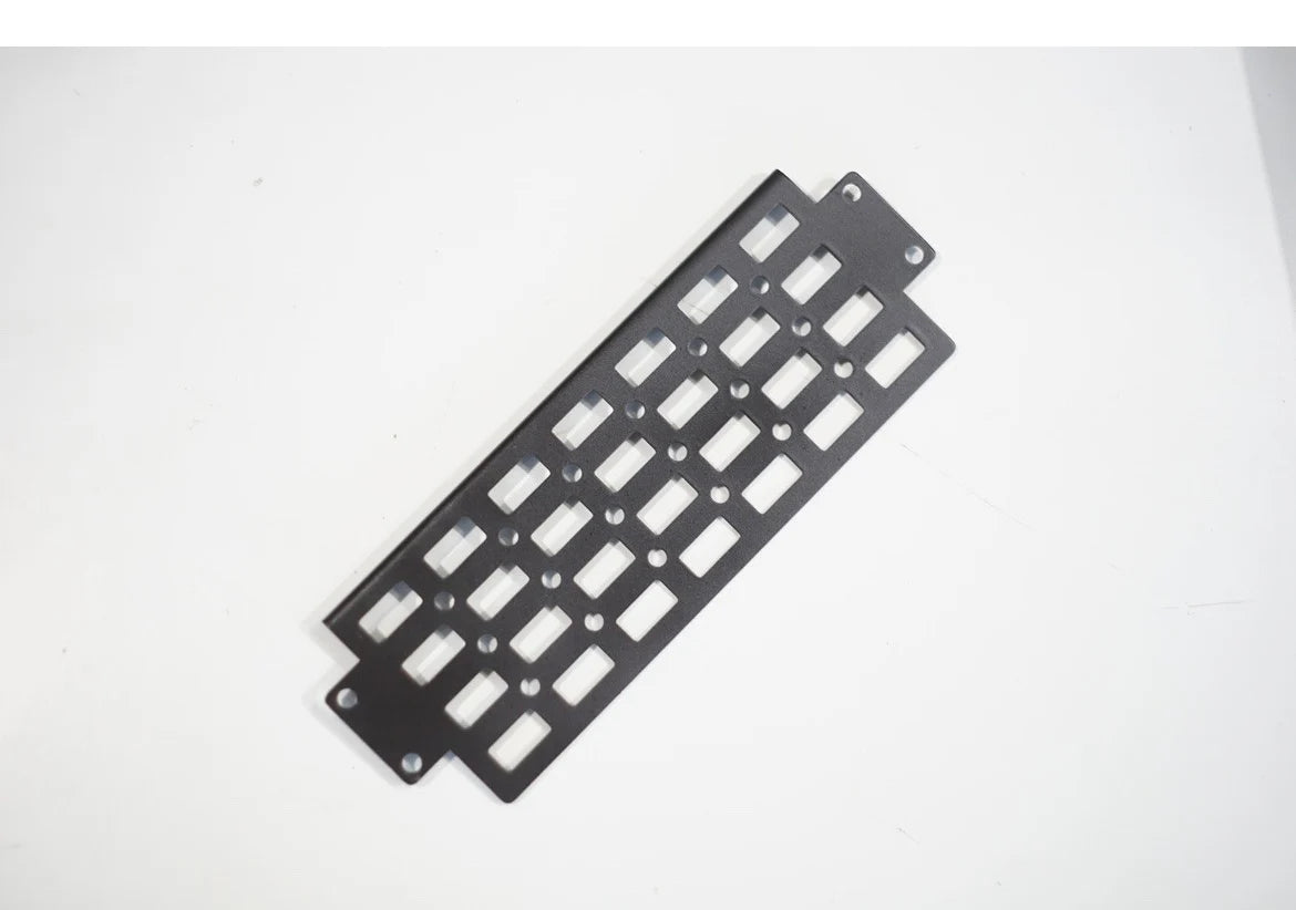 For 87-04 Nissan Safari Y60, storage grille compartment at the bottom of the armrest lid. For Nissan Patrol Y60 accessories.