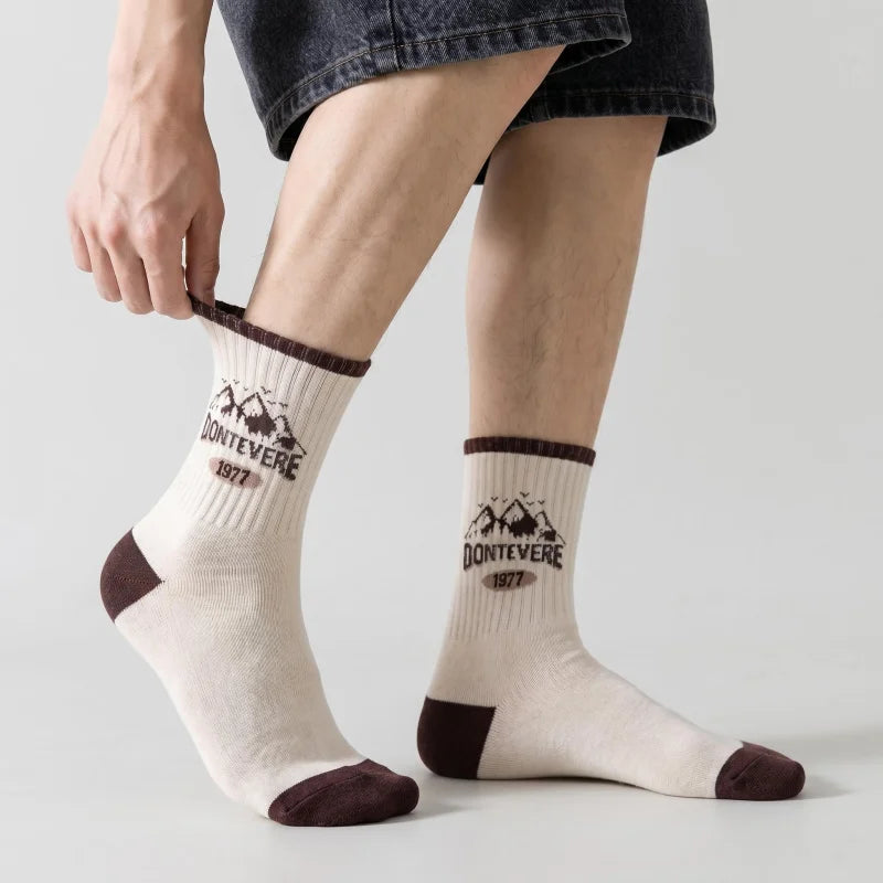 1/4/8 Pairs Men's Crew Socks Retro American Alphanumeric Print Basketball Sports Socks Graffiti Style Couple EU 37-44 US 6-12