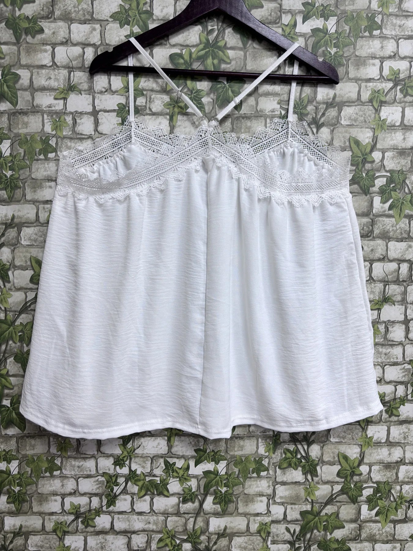 2026 New Summer Sexy Lace Splice V-Neck Tank Top Breathable Slim Fit Cami Tops Holiday Party Base Layer