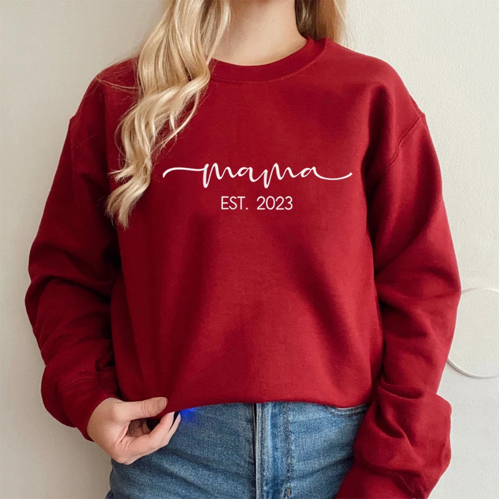 Mama Est 2023 Sweatshirts Mom Life Sweater Mama Shirts Mother's Day Shirt Gift for Mom Women Trendy Aesthetic Hoodies Tops