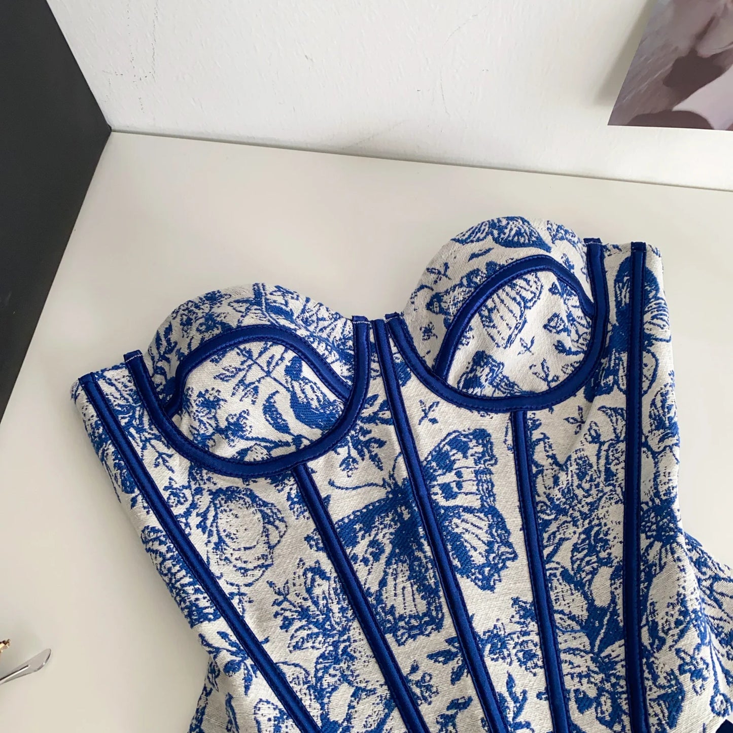 Faionable Retro Court Sle Women's Top Summer Tie Waist Fibone Strapl Vest Svel Embroidered Bustier Outerwear