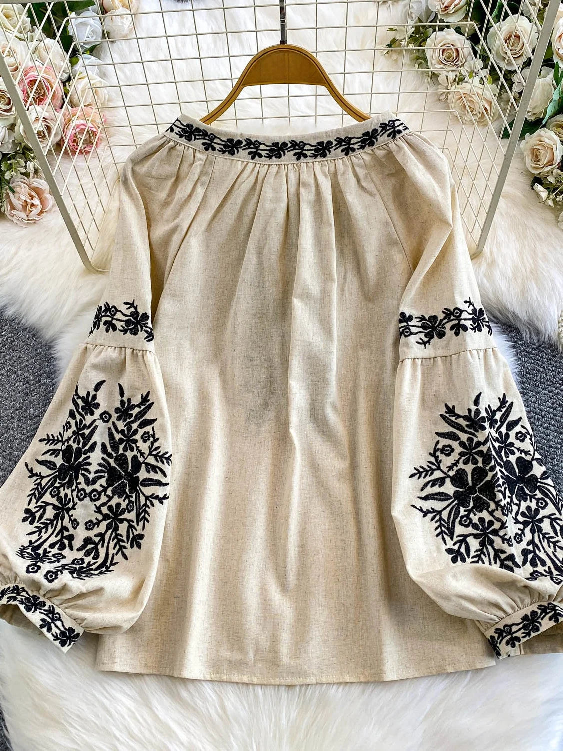 Bohemian Vacation Style Women's Shirt round Neck Lantern Sleeve Embroidery Heavy Work Autumn Design Sense Knot Design Top