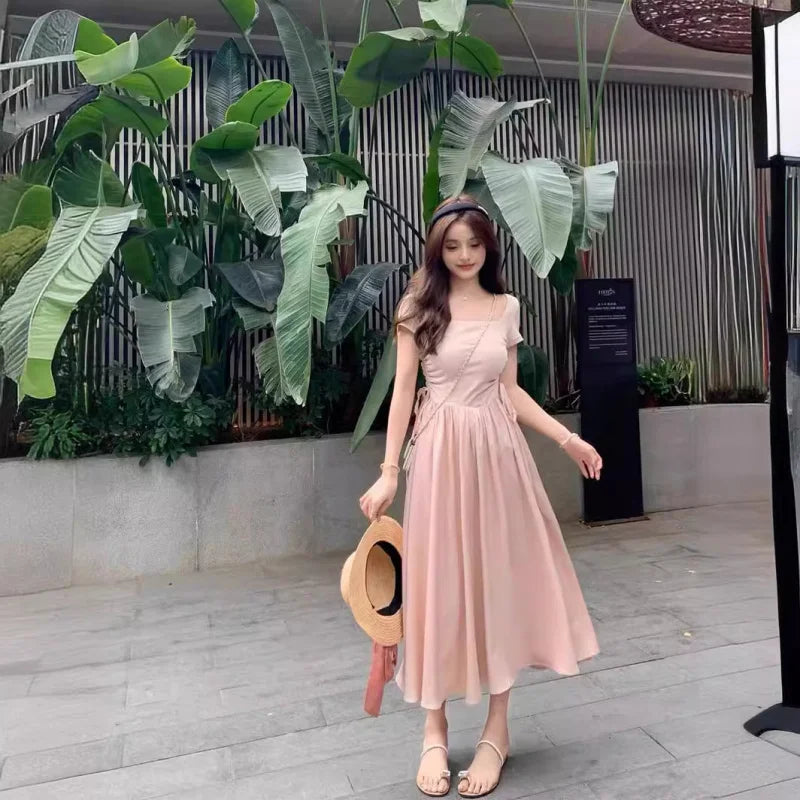 Hepburn-style square-neck dress for women, summer French style, petite, elegant, waist-cinching, fairy-like, first-love long dre