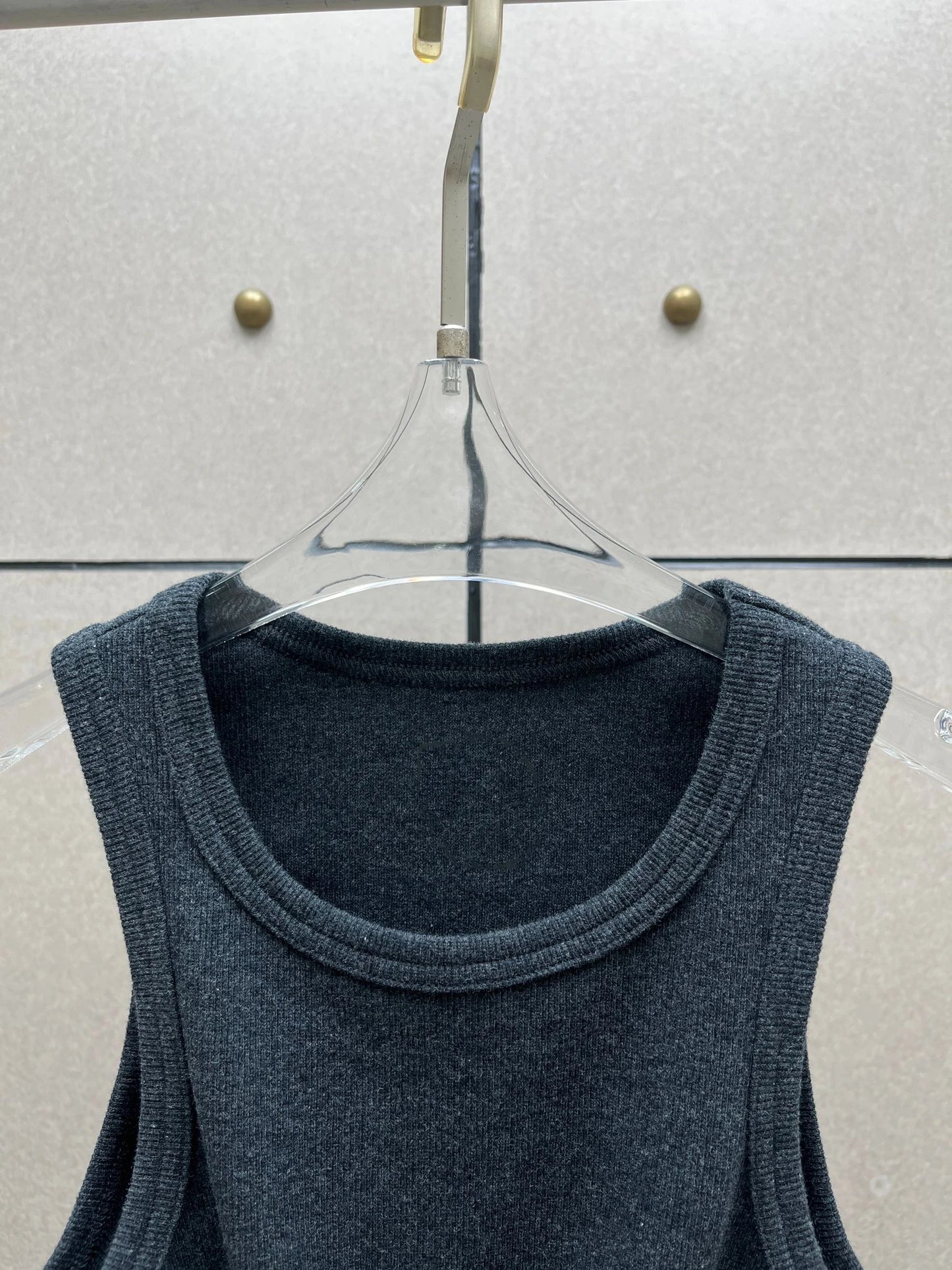 Y2K knot-twist sleeveless vest dark grey simple pleated slim fit women's top 2025 summer new model