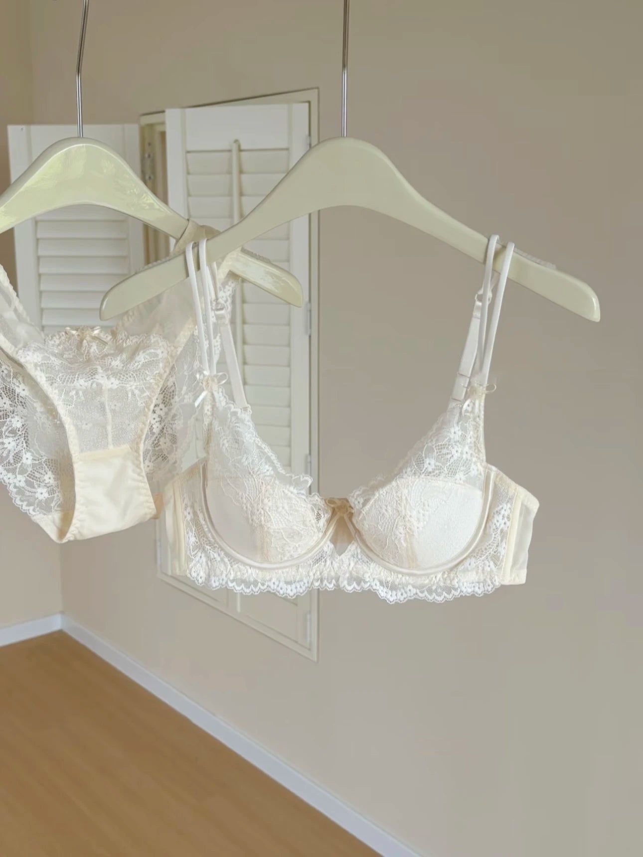 French Style Women's Minimizer Bra Sexy Lingerie Set Large Breast Support Half Cup Soft Underwire Anti Sagging Comfort Thin Bras
