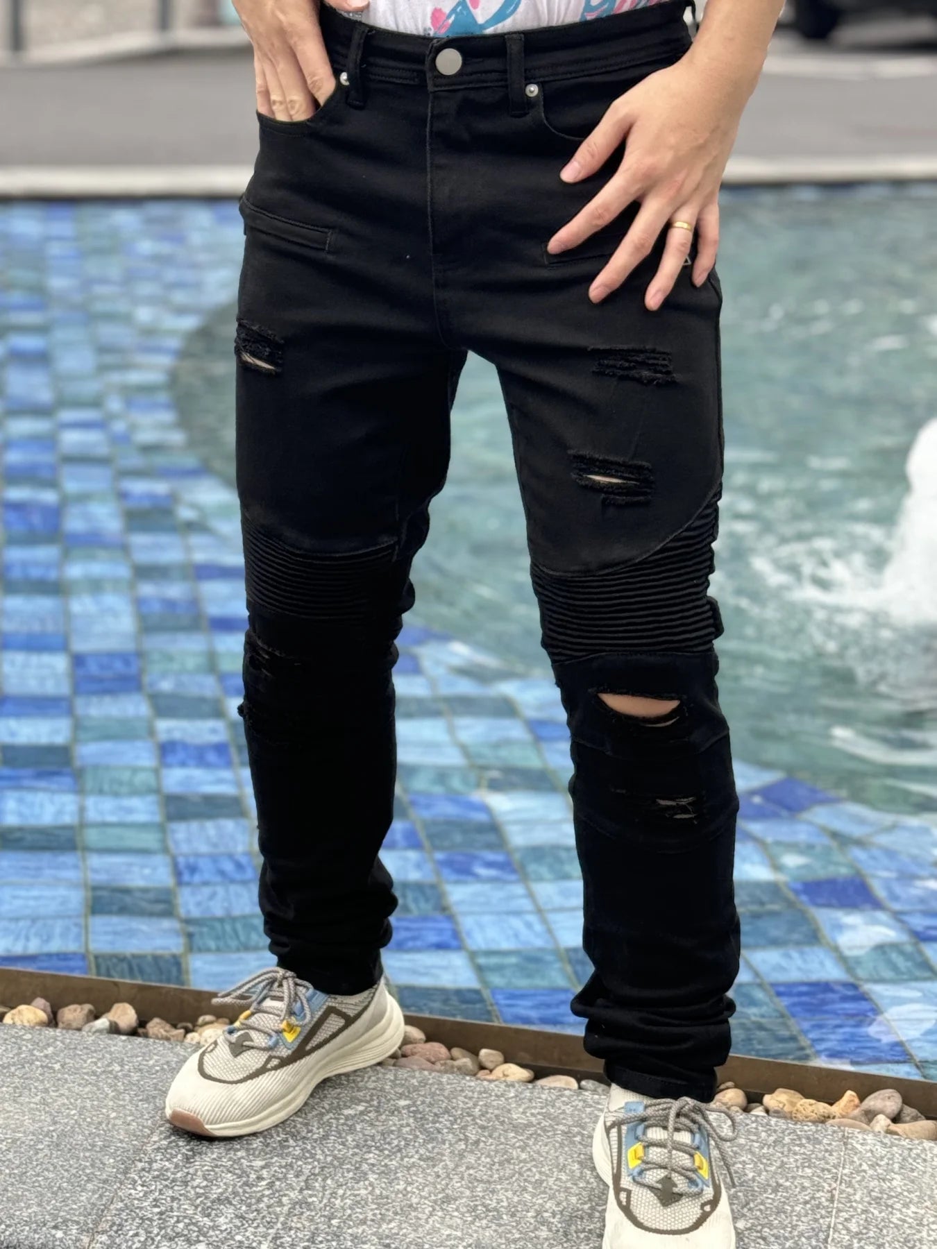 Fashionable Men's Jeans With Frayed And Pleated Hems  Trendy And Versatile  Great For All Occasions Discounted And Free Shipping