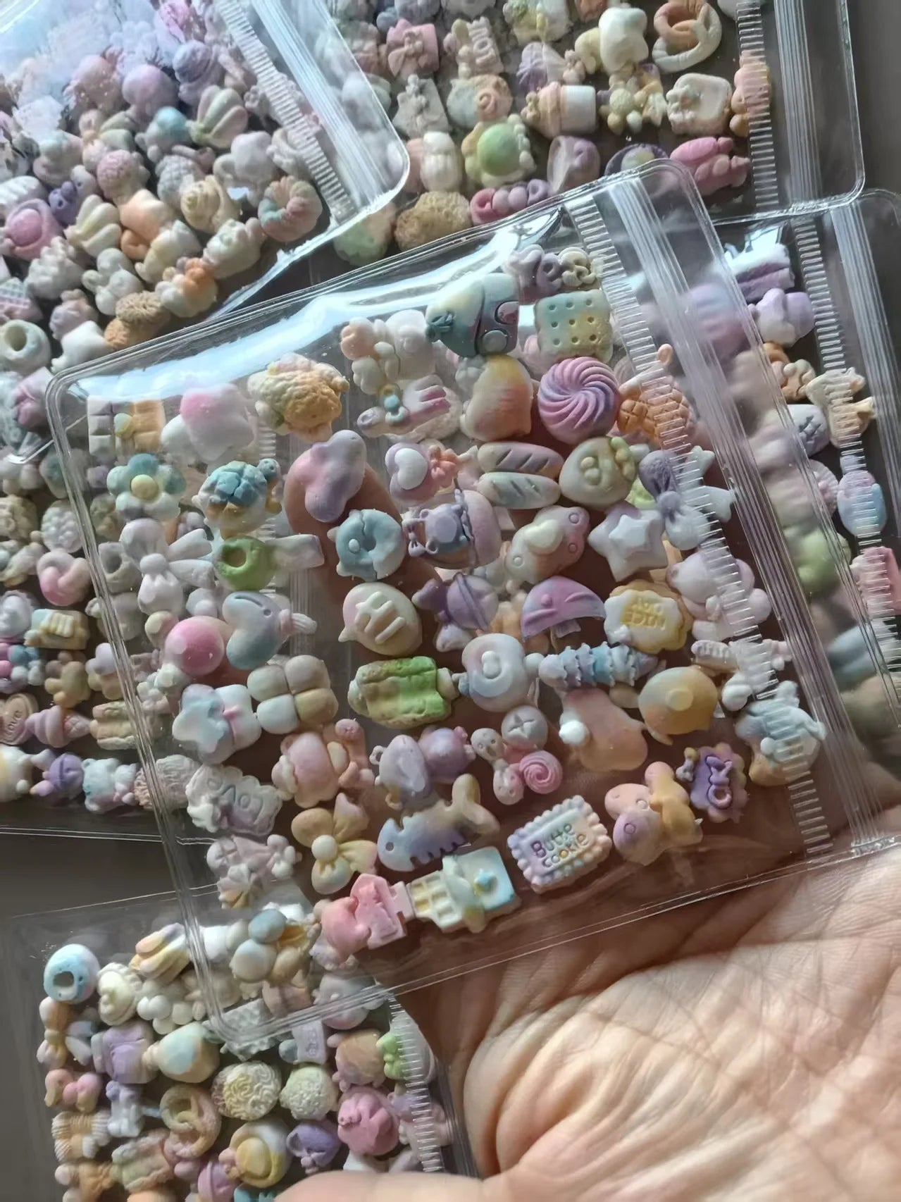 100pcs Kawaii Mini Cat's Paw Squishy Toy Silicone Soft Colorful Cat Paw Mochi Stress Relief Squishy Fidget Toy for Adult Gift