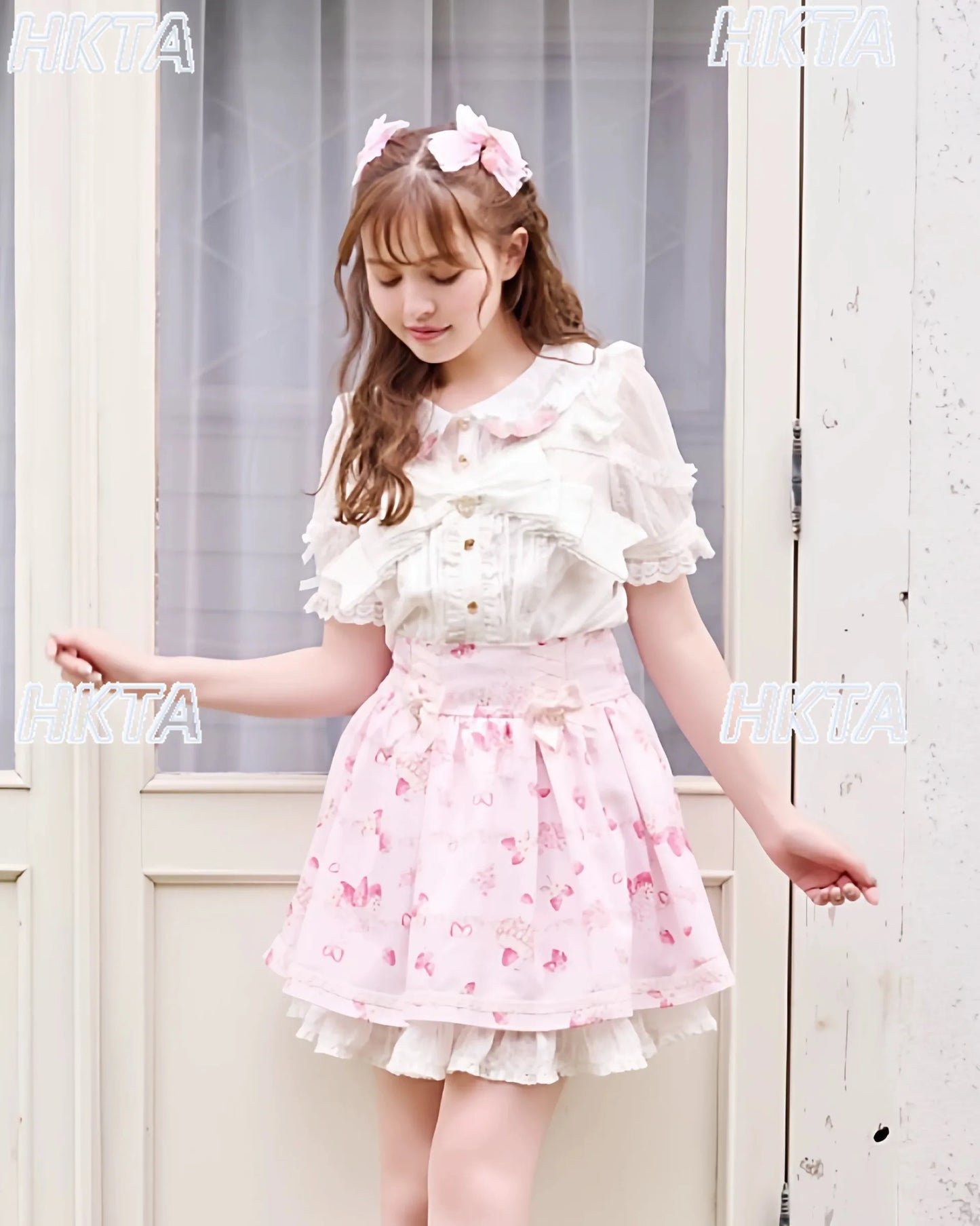 Japanese Mass Produced New Sweet Doll Collar Lolita Strawberry White Shirt Female 2026 Spring Pleated Lace Bow Blouses Top Women