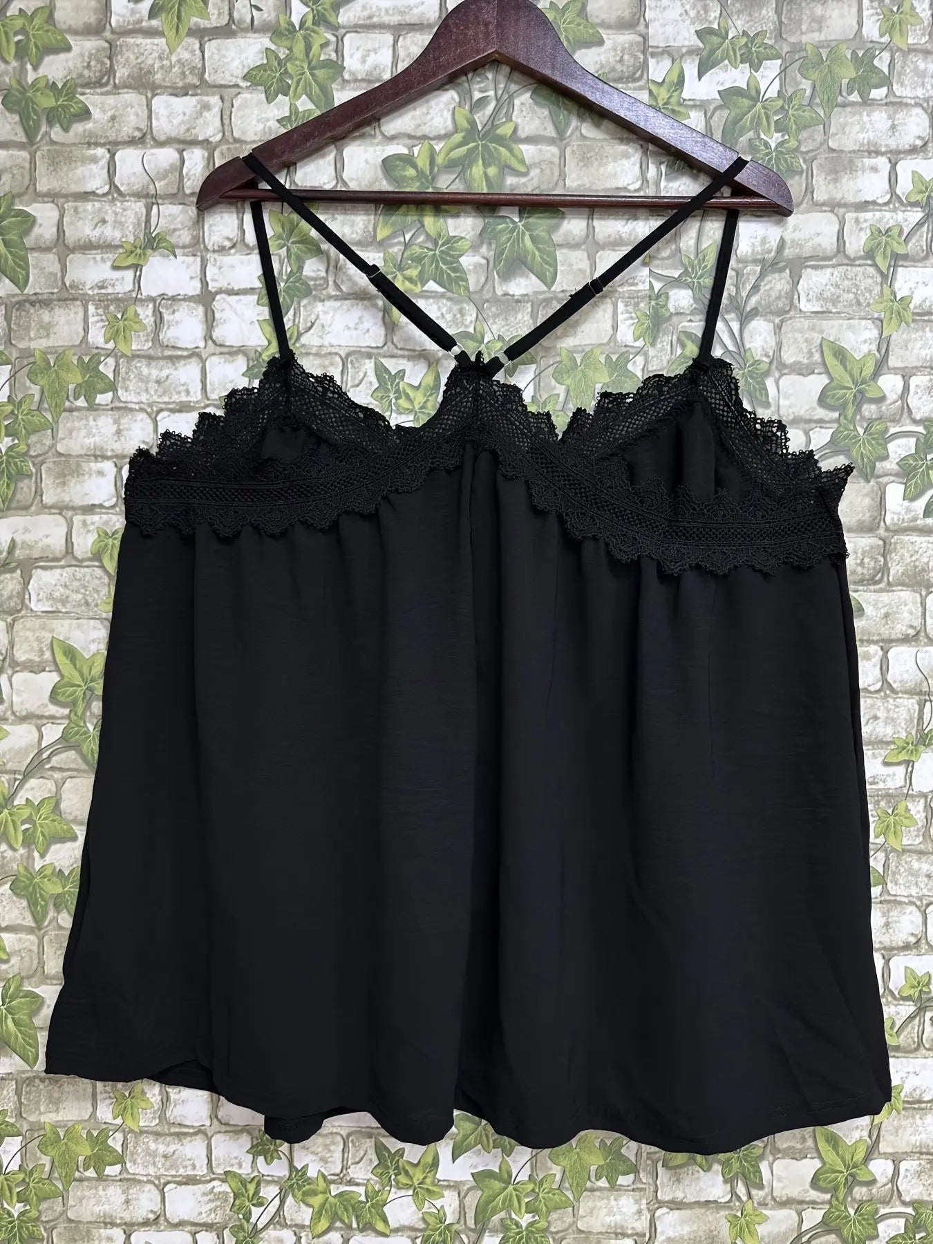 2026 New Summer Sexy Lace Splice V-Neck Tank Top Breathable Slim Fit Cami Tops Holiday Party Base Layer