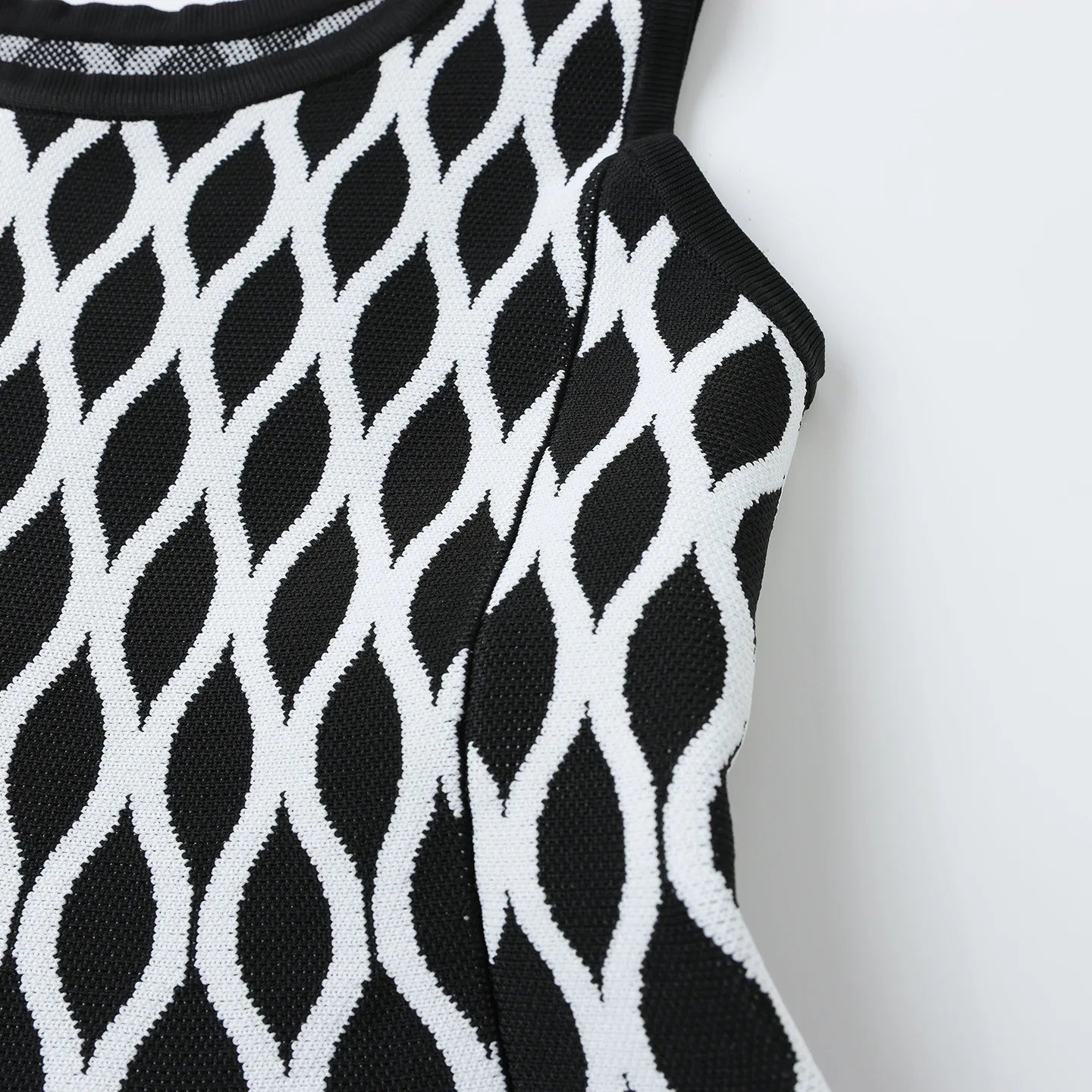 2026 Black/White Patchwork Knitting Women dress Fashion O Neck Sleeveless Dresses For Womens 51907