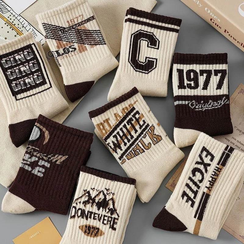 1/4/8 Pairs Men's Crew Socks Retro American Alphanumeric Print Basketball Sports Socks Graffiti Style Couple EU 37-44 US 6-12