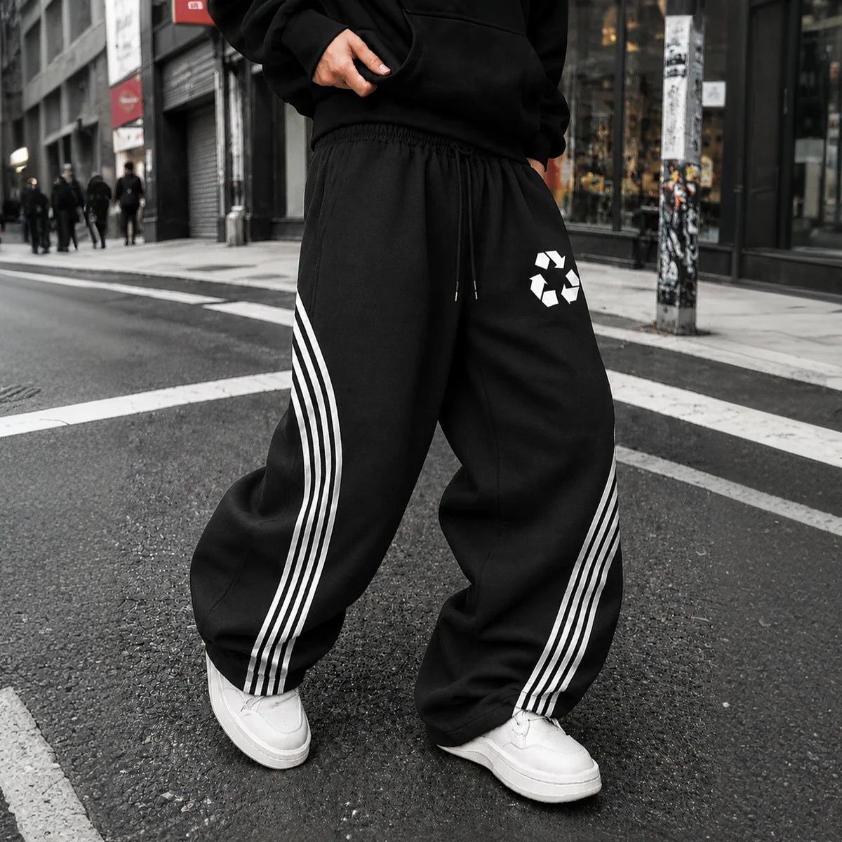 Loose Men's Slogan Graphic Drawstring Waist Sweatpants，Outdoor fashionable sports pants, personalized street men's sanitary pant