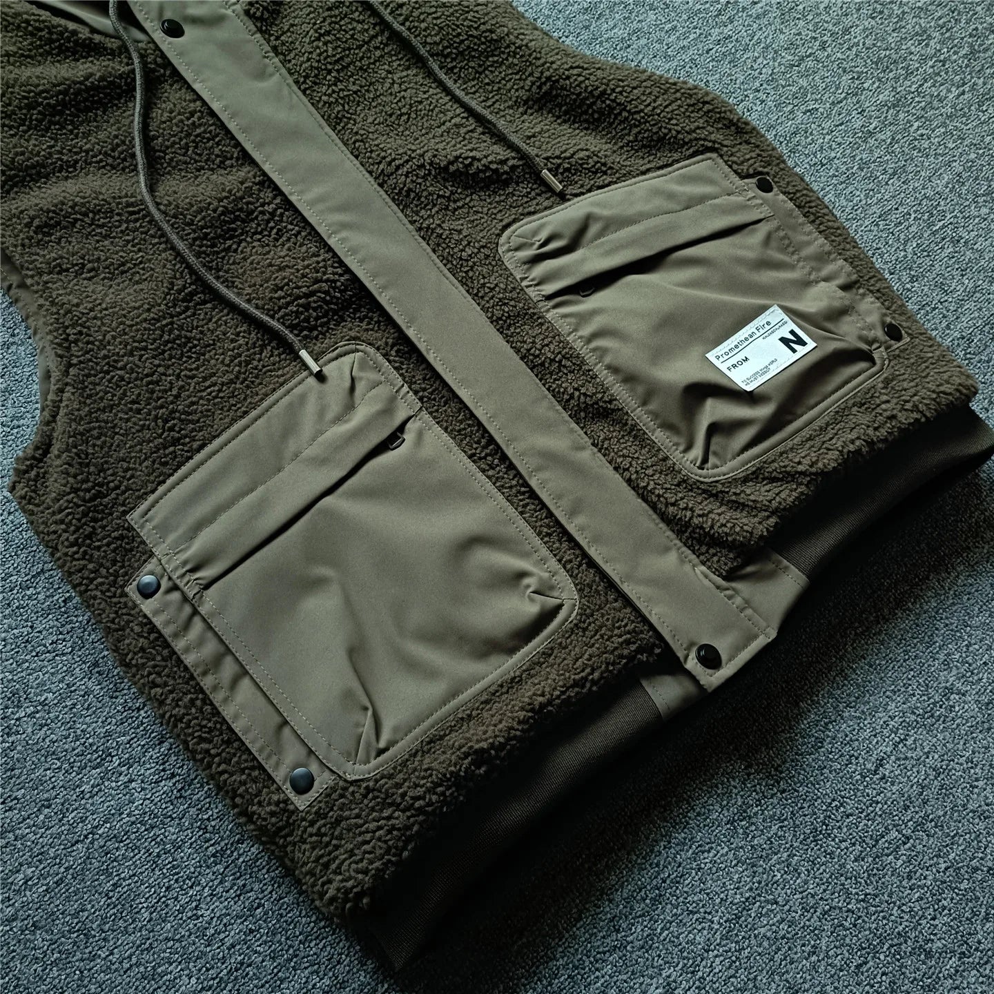 Warmth And Style Men's Autumn Winter Lamb Velvet Hooded Vest Jacket Casual Handsome Shoulder Bared Zipper Workwear Cotton Vest