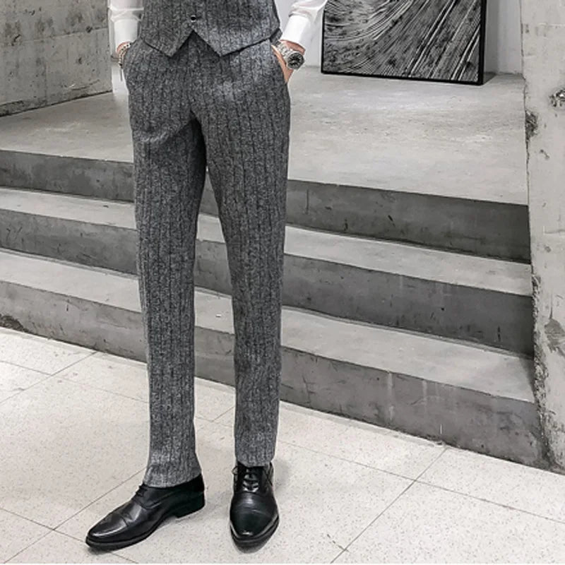 High-quality, fashionable, stylish, versatile and trendy business men's slim-fitting, no-iron vertical striped trousers and skin
