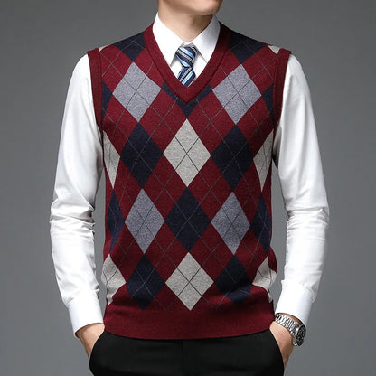 New Autum Fashion Designer Brand Argyle Pullover Diamond Sweater V Neck Knit Vest Men 6% Wool Sleeveless Casual Men Clothing
