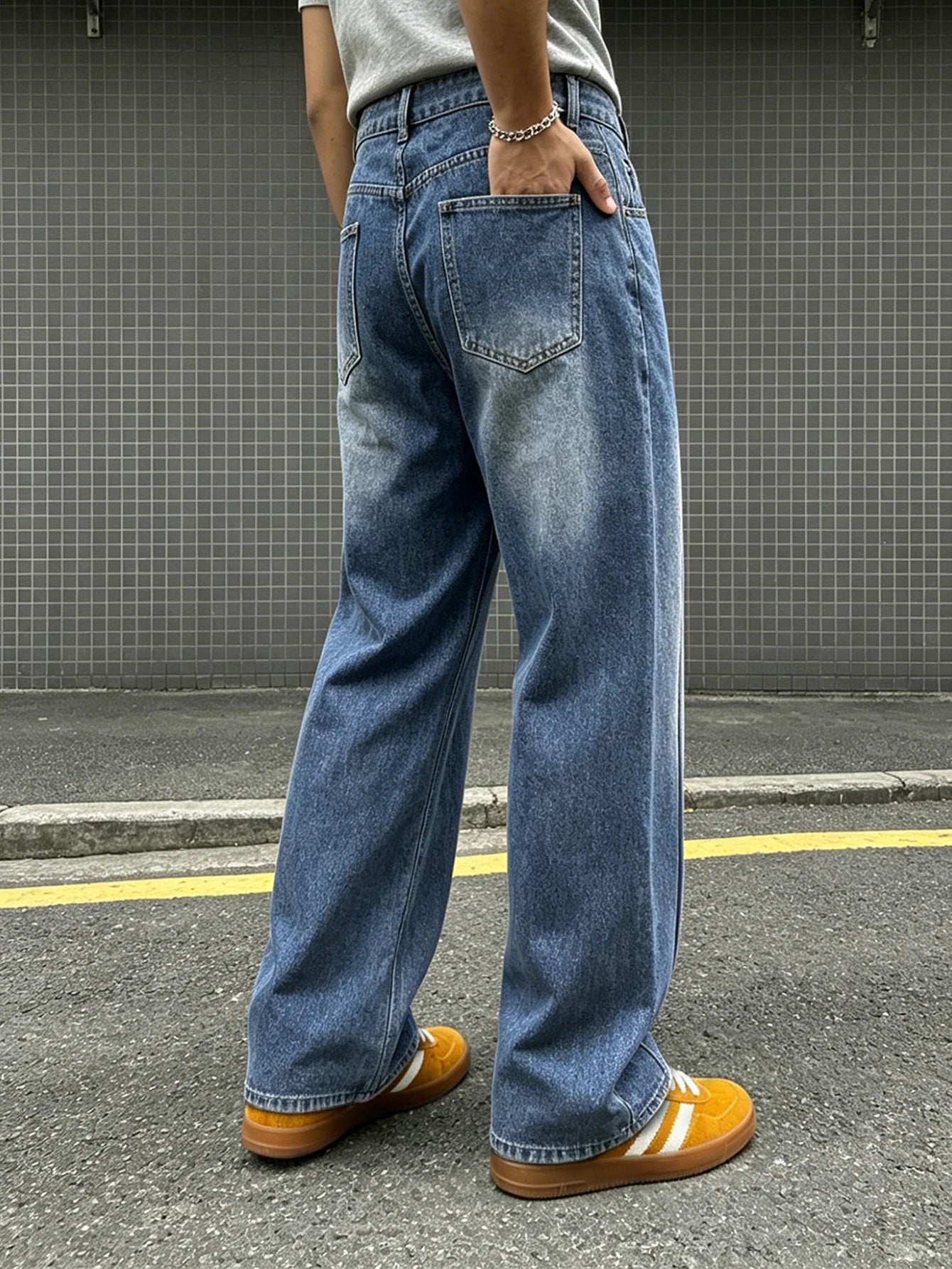 Men's vintage washed wide-leg jeans, vertical stripes, high-waist drape, floor-length trousers, outdoor casual and versatile