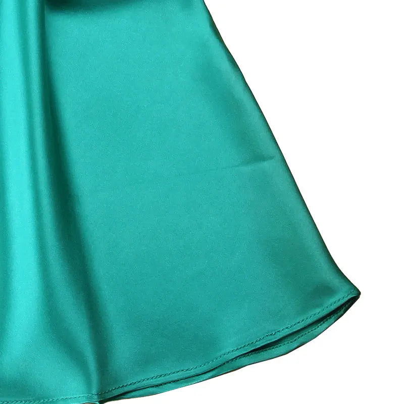 100% mulberry silk, silk, satin, breathable candy color, short backing, small suspender vest for women.