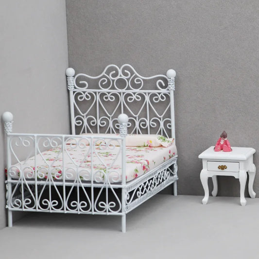 1:12 Dollhouse Mini Single/Double Bed Home Bedroom Furniture Toy Gift Living Room Furniture Model Beautiful Handmade Iron Toy