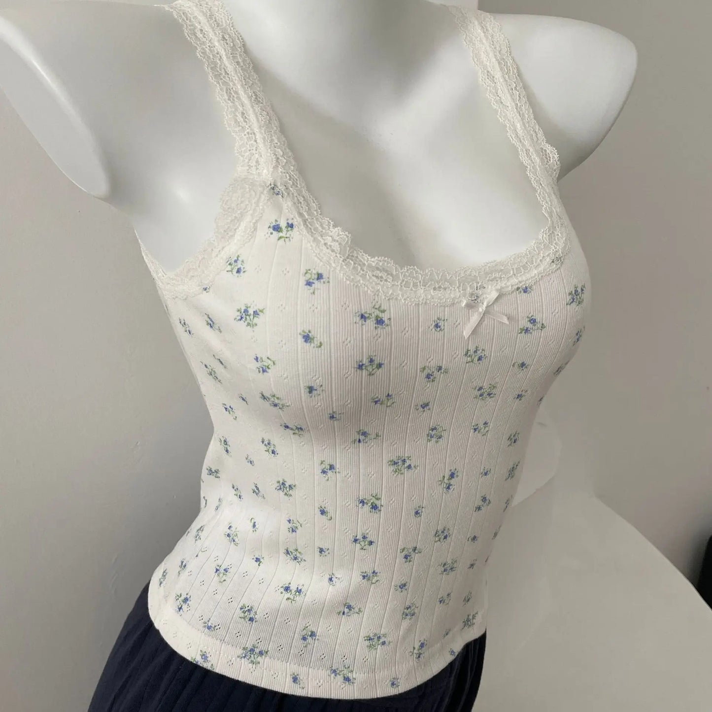 Bow Floral Eyelet Lace Trim Tank Tops Women Summer Cotton Sleeveless Slim Camisole Girls Sweet Cute Preppy Style Crop Top Y2K