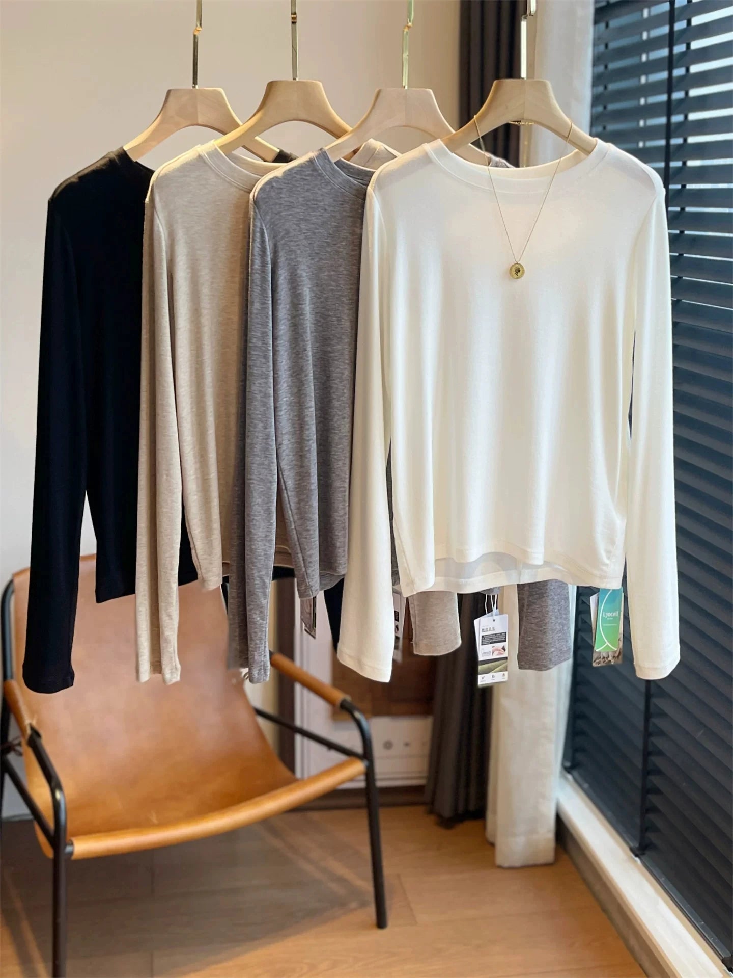 Niche Luxury Women's Solid Color Crew Neck Long Sleeve Knit Top, Soft Breathable Fabric, Casual Daily Inner Wear for Summer