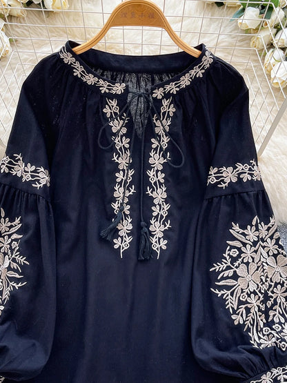 Women Bohemian Blouse Embroidered Lace Up V- Neck Lantern Sleeve Blouse Autumn Embroidery Linen-cotton Blend Female Top D78