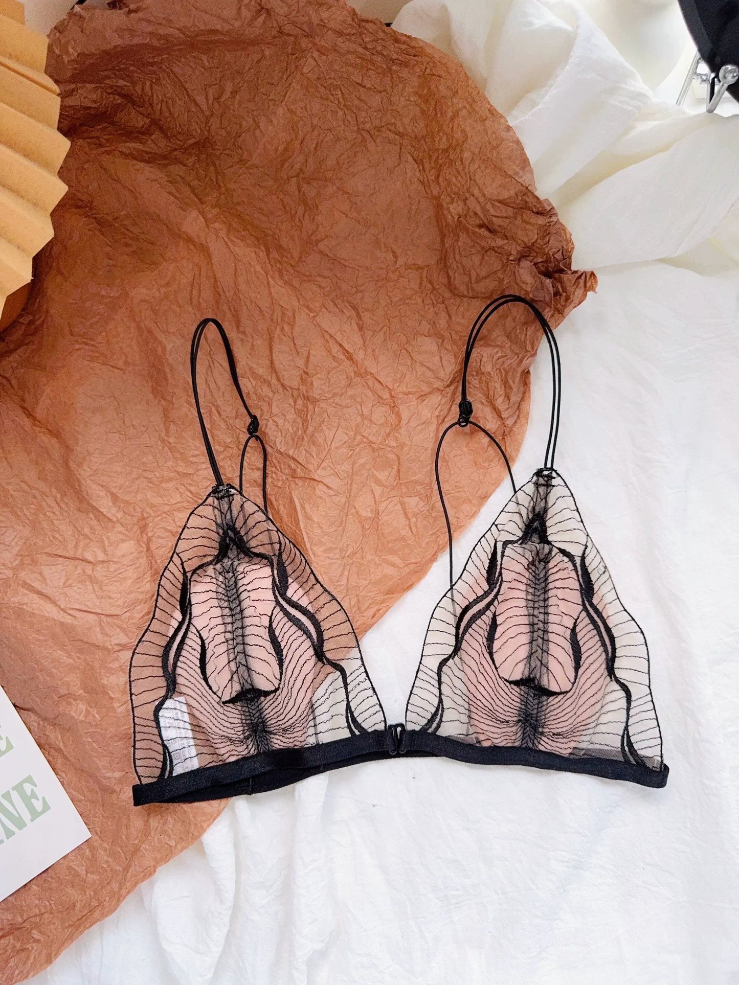 Conjunto Lingerie Mulher Fecho Frontal Renda Francesa Taça Triangular Sem Aro Alças Finas Espalda Melhorada Levemente