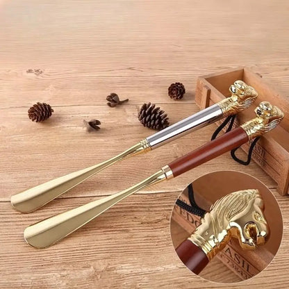 Shoe Puller 32cm Metal Shoe Horn Lion/Horse Head Handheld Wood Handle Shoehorn Durable Long Portable Shoe Lifter Reduce Bending