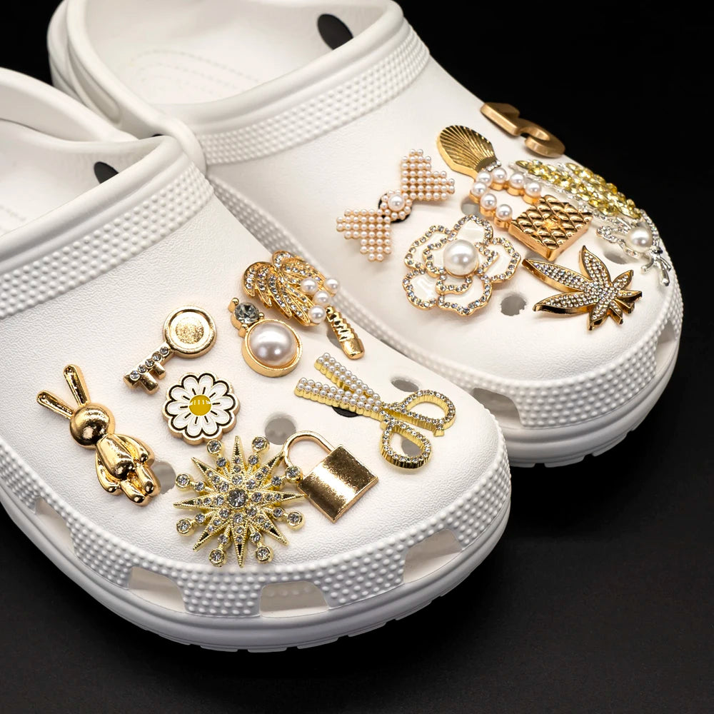 1pcs Golden Metal Shoe Charms Flowers Butterfly Shoe Decorations Four-leaf Clover Hearts Star Pins for Women Girls Favor Gifts