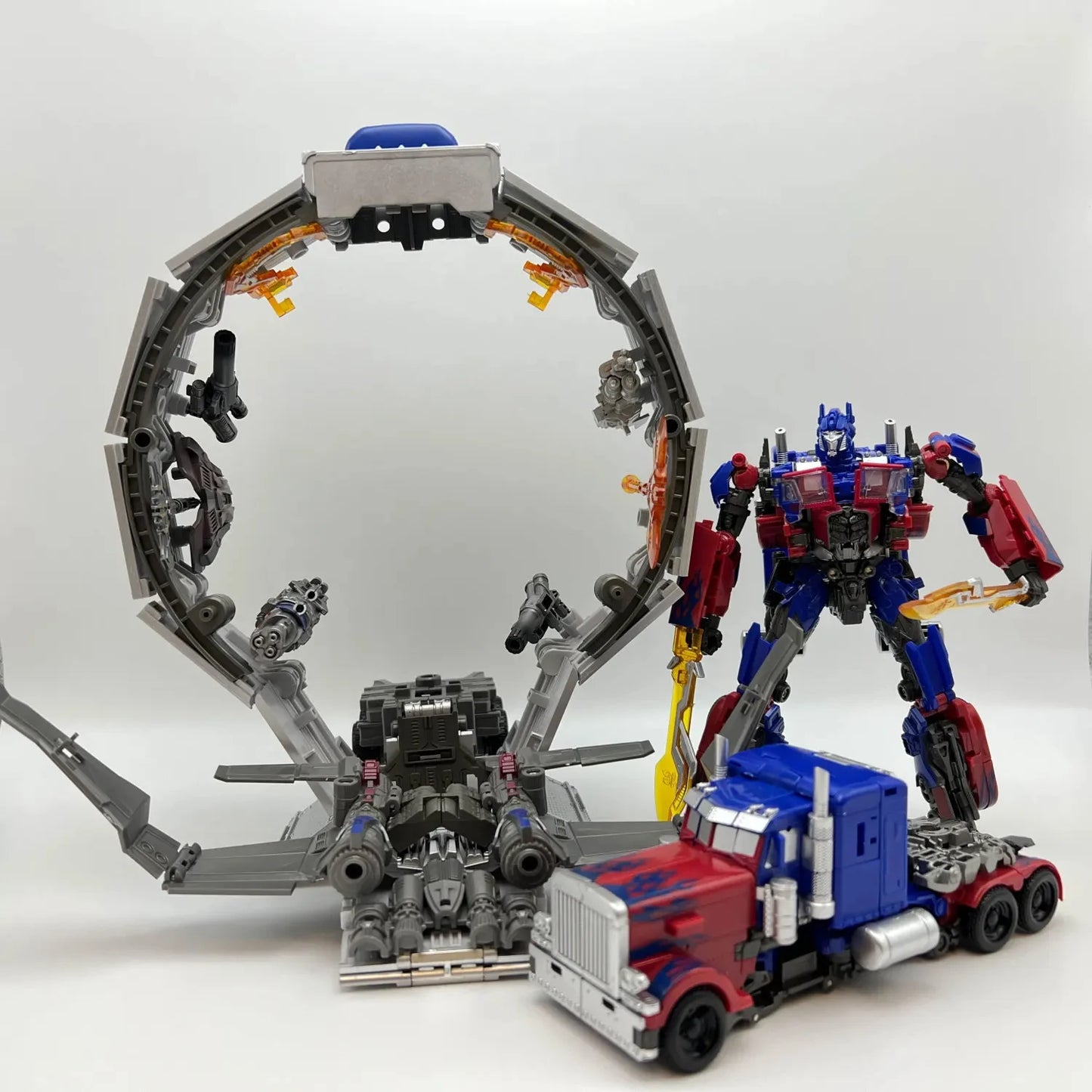 Transformation Toy Baiwei Optimus Commander Robot TW1022 Trailers Model CY01 Tactical Container TW1122 Action Deformation Figure