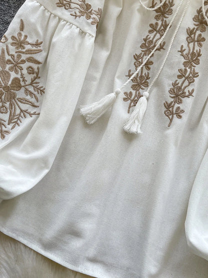 Women Bohemian Blouse Embroidered Lace Up V- Neck Lantern Sleeve Blouse Autumn Embroidery Linen-cotton Blend Female Top D78