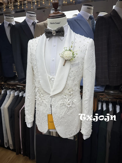 White Classy Jacquard Men's Suits 3 Pieces Wedding Groom Tuxedo Gorgeous Beaded 3D Flower Suit Set For Men Prom Wear Customized