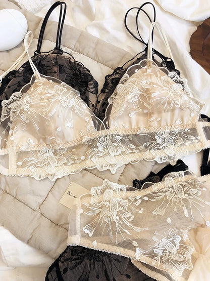 2 Pieces Sexy Lace Flowers Embroidery Underwear Set Women Ultra Thin Bra Set Wireless Comfort Brassiere Japan Intimate Lingerie