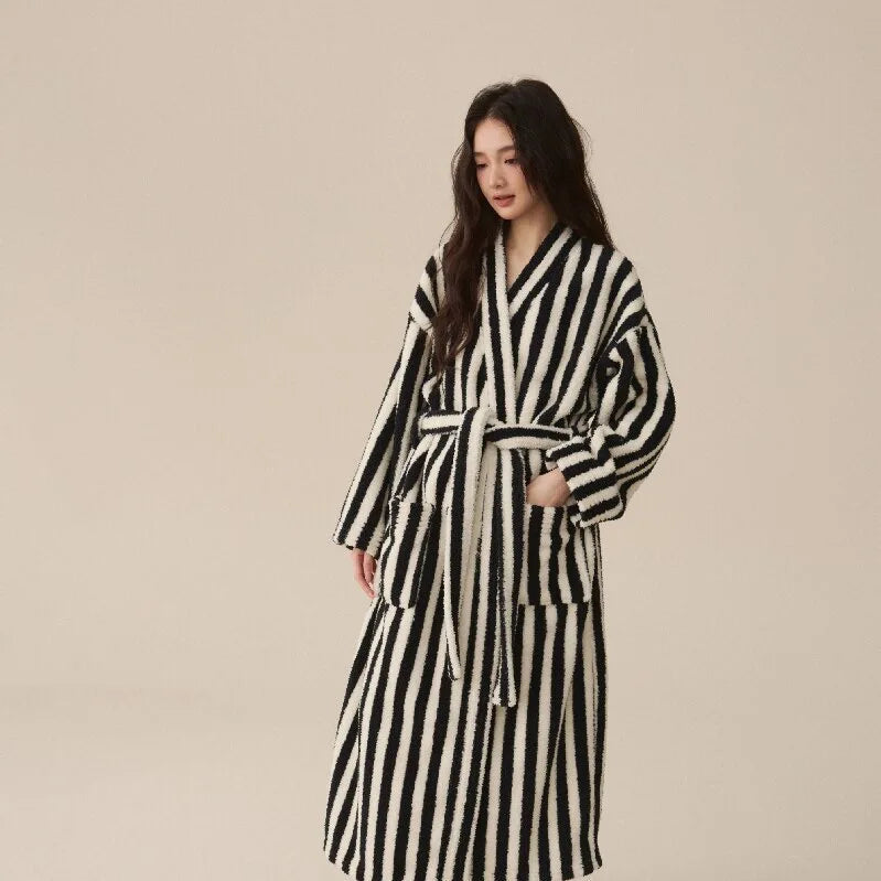 Thickened Extended Winter Warm Couple Sleep Robe Ladies Sleepwear New Style Non Shedding Lamb Velvet Absorbent Bath Robe Men's
