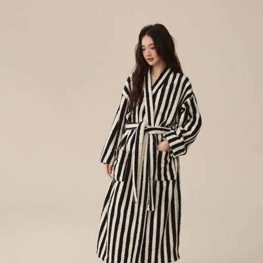 Thickened Extended Winter Warm Couple Sleep Robe Ladies Sleepwear New Style Non Shedding Lamb Velvet Absorbent Bath Robe Men's