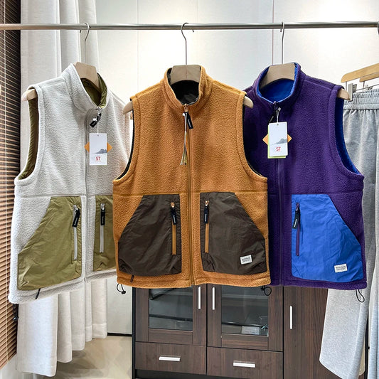 For both men and women, wear a double-sided fleece vest with a mountain collar and polar fleece for outdoor warmth in autumn and