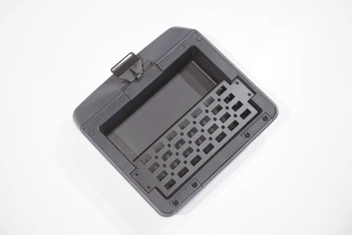 For 87-04 Nissan Safari Y60, storage grille compartment at the bottom of the armrest lid. For Nissan Patrol Y60 accessories.