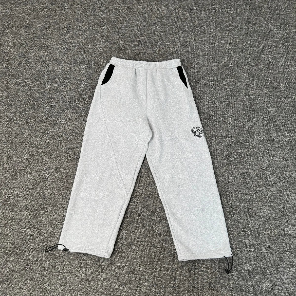 Mertra Classic Embroidered Logo Fleece Lined Loose Fit Straight Leg Casual Trousers Men Women Versatile Comfortable Long Pants