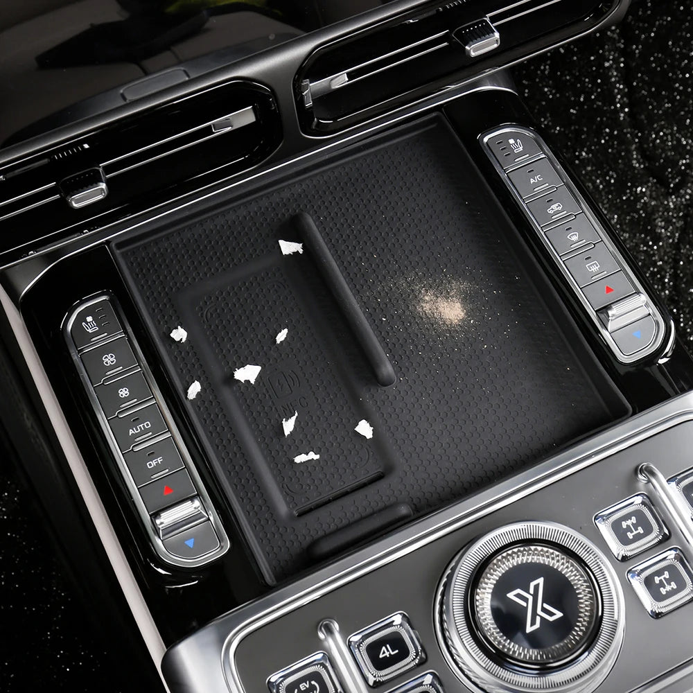Car Center Console Wireless Charging Pad For CHERY JETOUR G700 Silicone Anti-slip Mat Protective Mat Dustproof Car Accessories