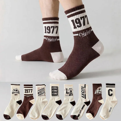 1/4/8 Pairs Men's Crew Socks Retro American Alphanumeric Print Basketball Sports Socks Graffiti Style Couple EU 37-44 US 6-12
