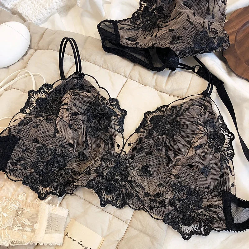 2 Pieces Sexy Lace Flowers Embroidery Underwear Set Women Ultra Thin Bra Set Wireless Comfort Brassiere Japan Intimate Lingerie