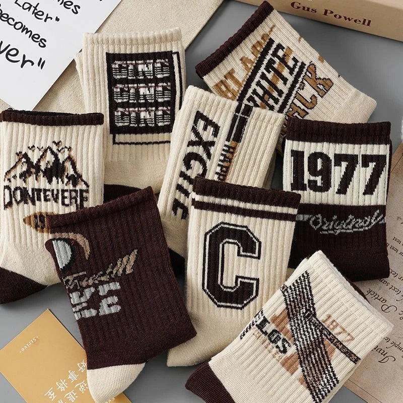 1/4/8 Pairs Men's Crew Socks Retro American Alphanumeric Print Basketball Sports Socks Graffiti Style Couple EU 37-44 US 6-12