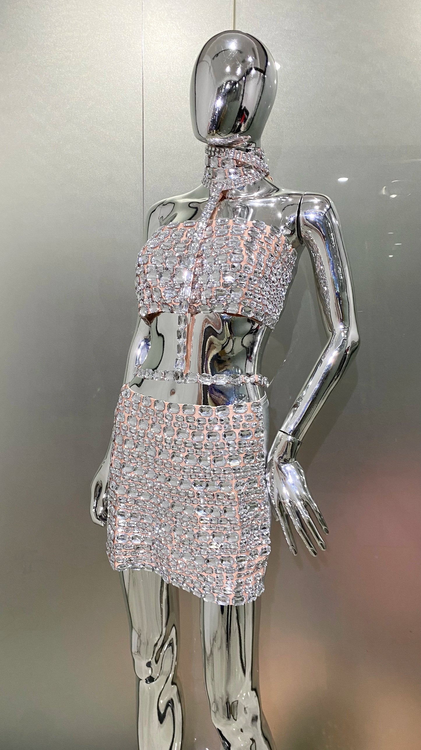 High Quality Stylish Item Super Shining Diamonds Fashionable Neck Chain Short Strapless Top Hot Sexy Woman Fashion Party Outfit