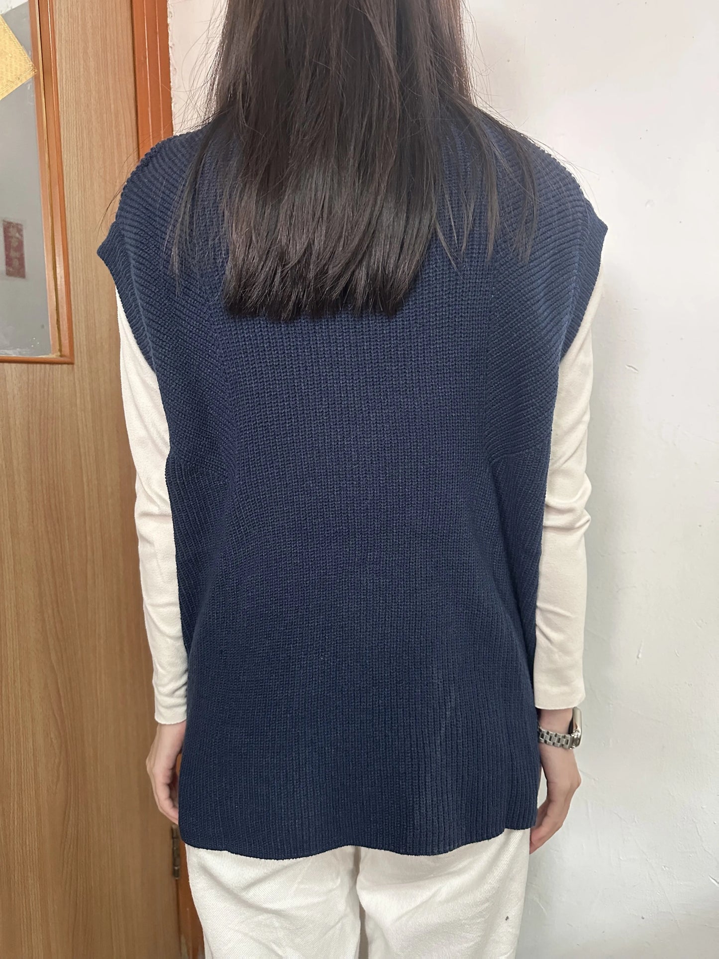 Women's plus size thin cut left and right slit button knitted vest, suitable for elegant casual wear in spring and summer